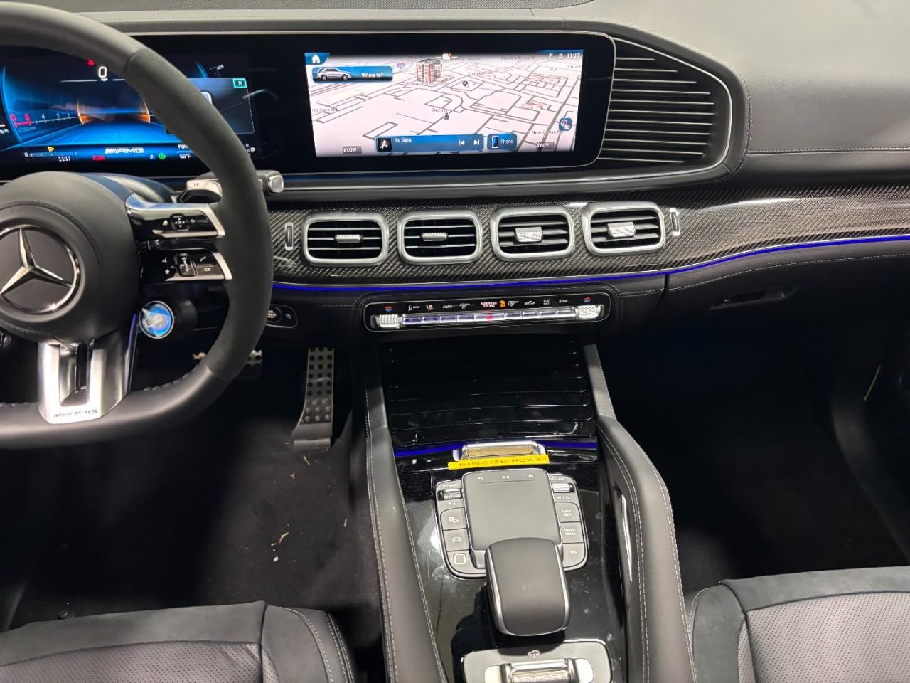 Mercedes-Benz GLE Vehicle Full-screen Gallery Image 16