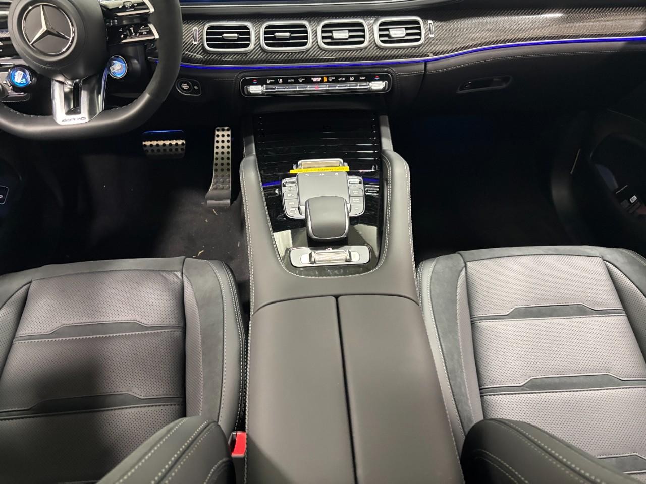 Mercedes-Benz GLE Vehicle Full-screen Gallery Image 17