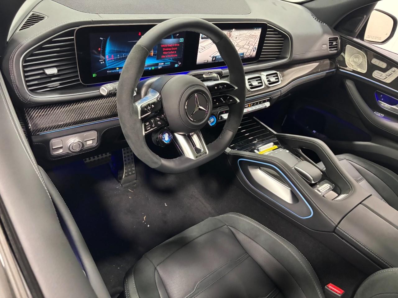 Mercedes-Benz GLE Vehicle Full-screen Gallery Image 20