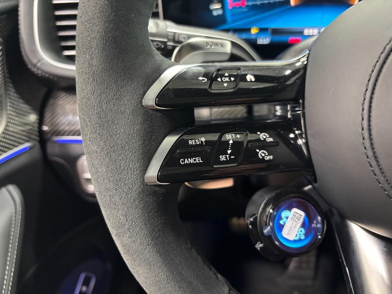 Mercedes-Benz GLE Vehicle Full-screen Gallery Image 21