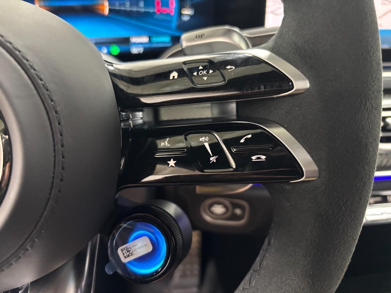 Mercedes-Benz GLE Vehicle Full-screen Gallery Image 23