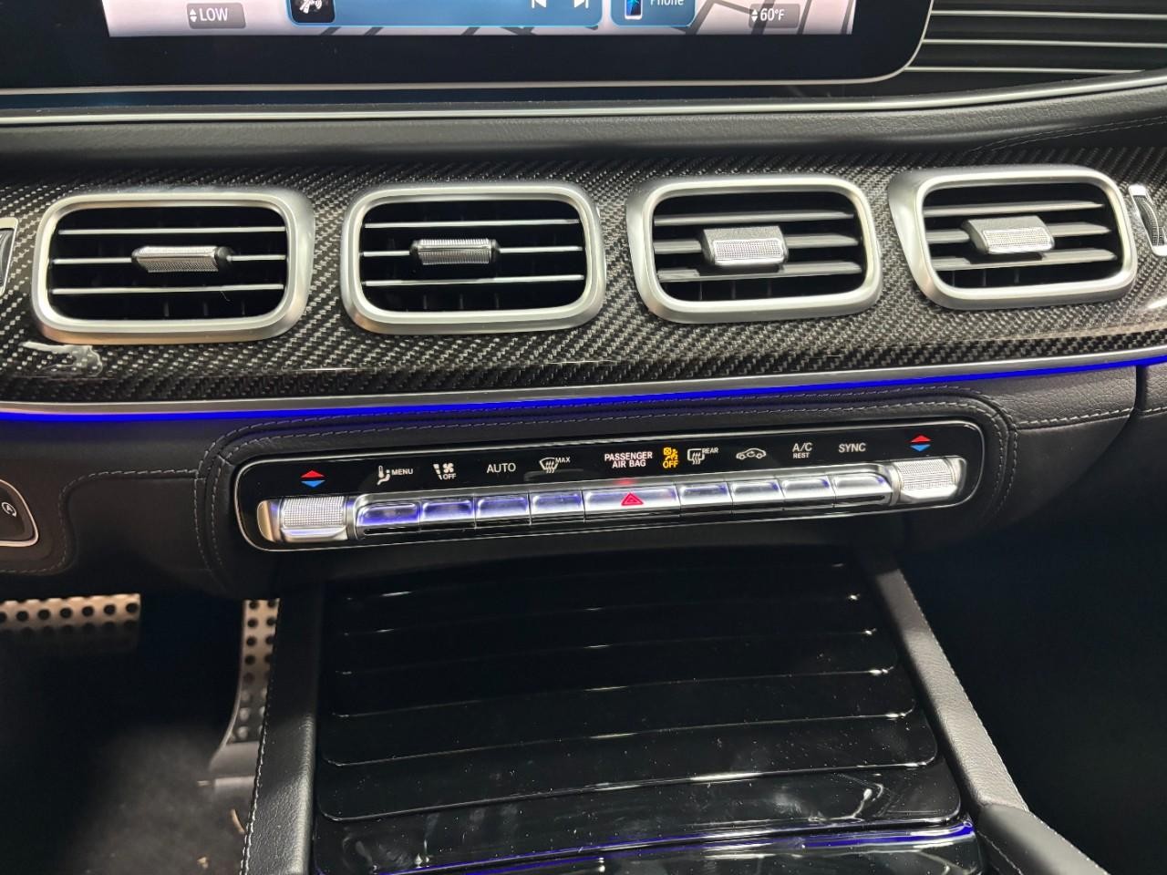 Mercedes-Benz GLE Vehicle Full-screen Gallery Image 27