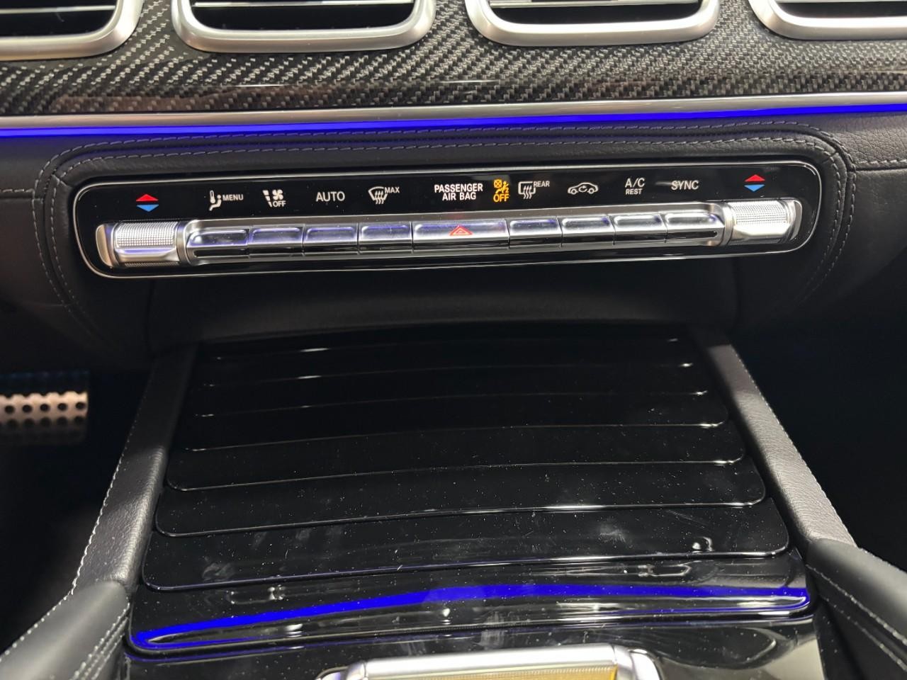 Mercedes-Benz GLE Vehicle Full-screen Gallery Image 28