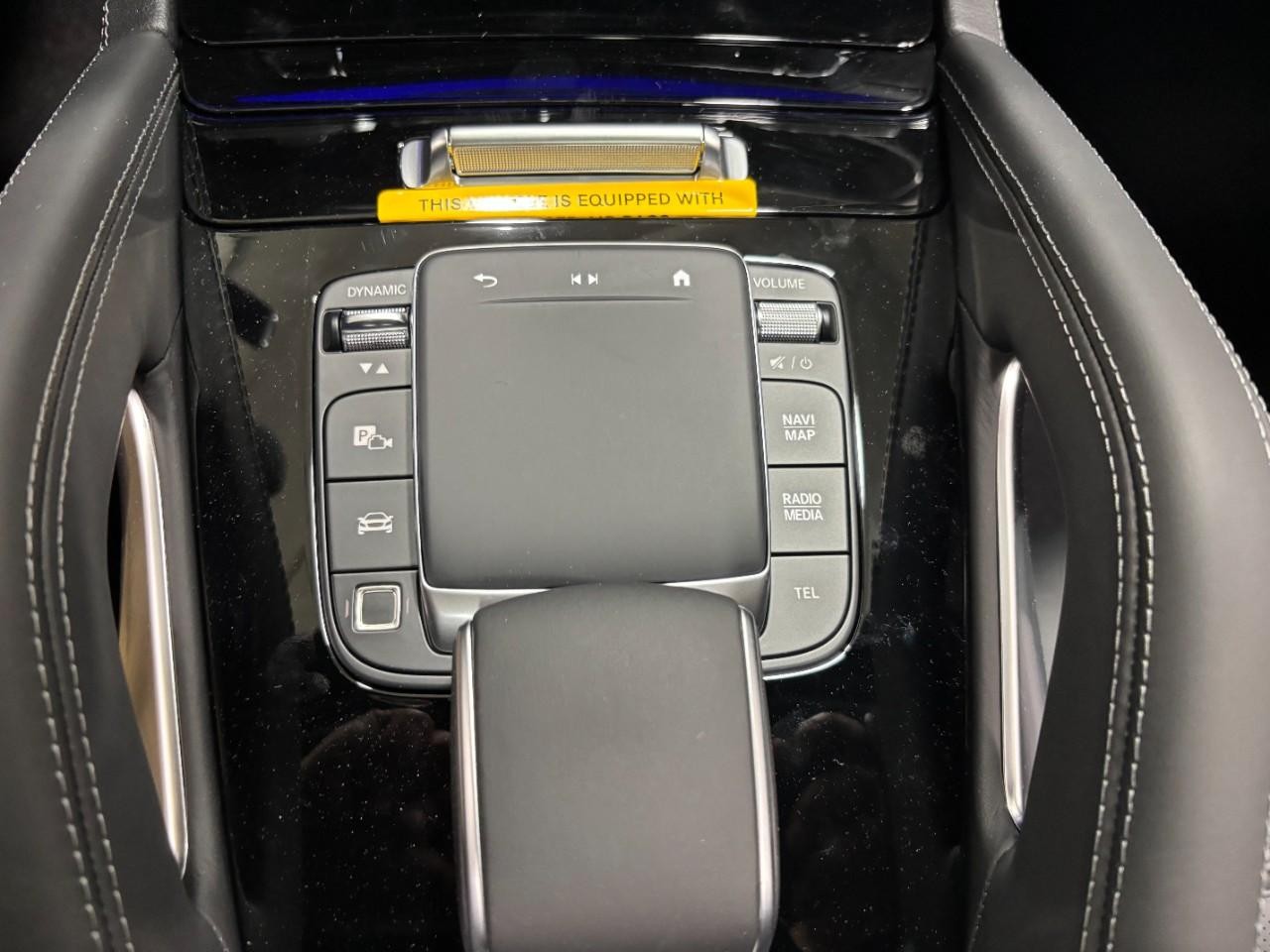 Mercedes-Benz GLE Vehicle Full-screen Gallery Image 29