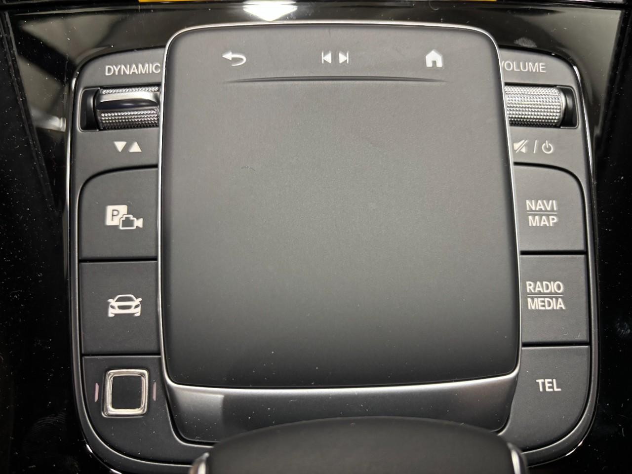 Mercedes-Benz GLE Vehicle Full-screen Gallery Image 30