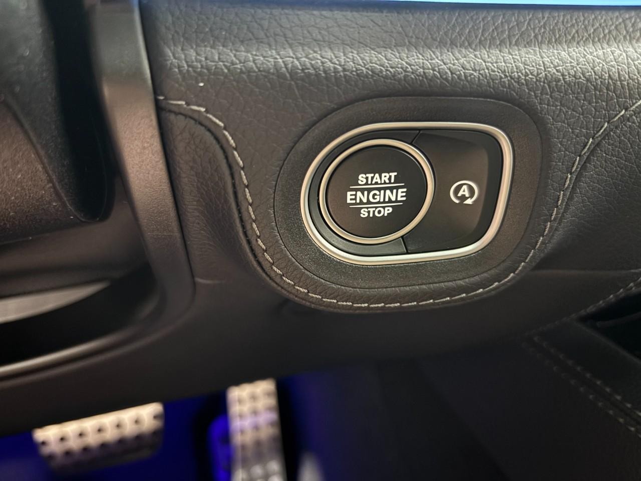 Mercedes-Benz GLE Vehicle Full-screen Gallery Image 31