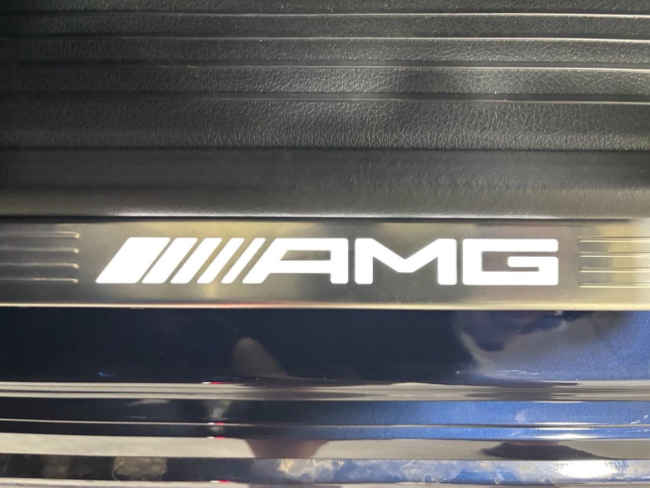 Mercedes-Benz GLE Vehicle Full-screen Gallery Image 38