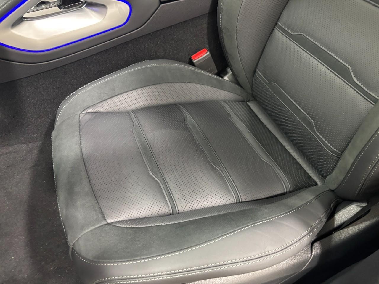 Mercedes-Benz GLE Vehicle Full-screen Gallery Image 41