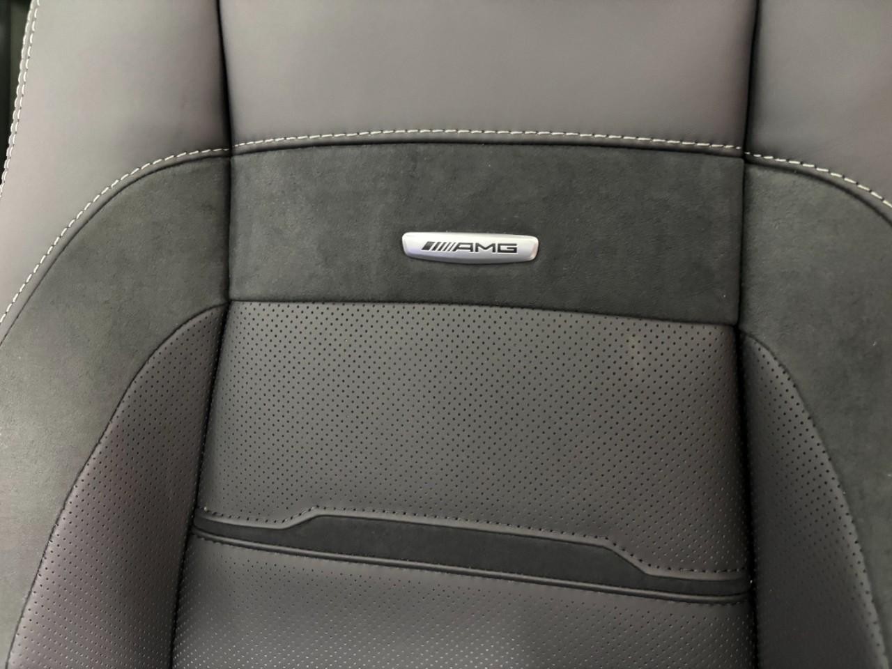 Mercedes-Benz GLE Vehicle Full-screen Gallery Image 42