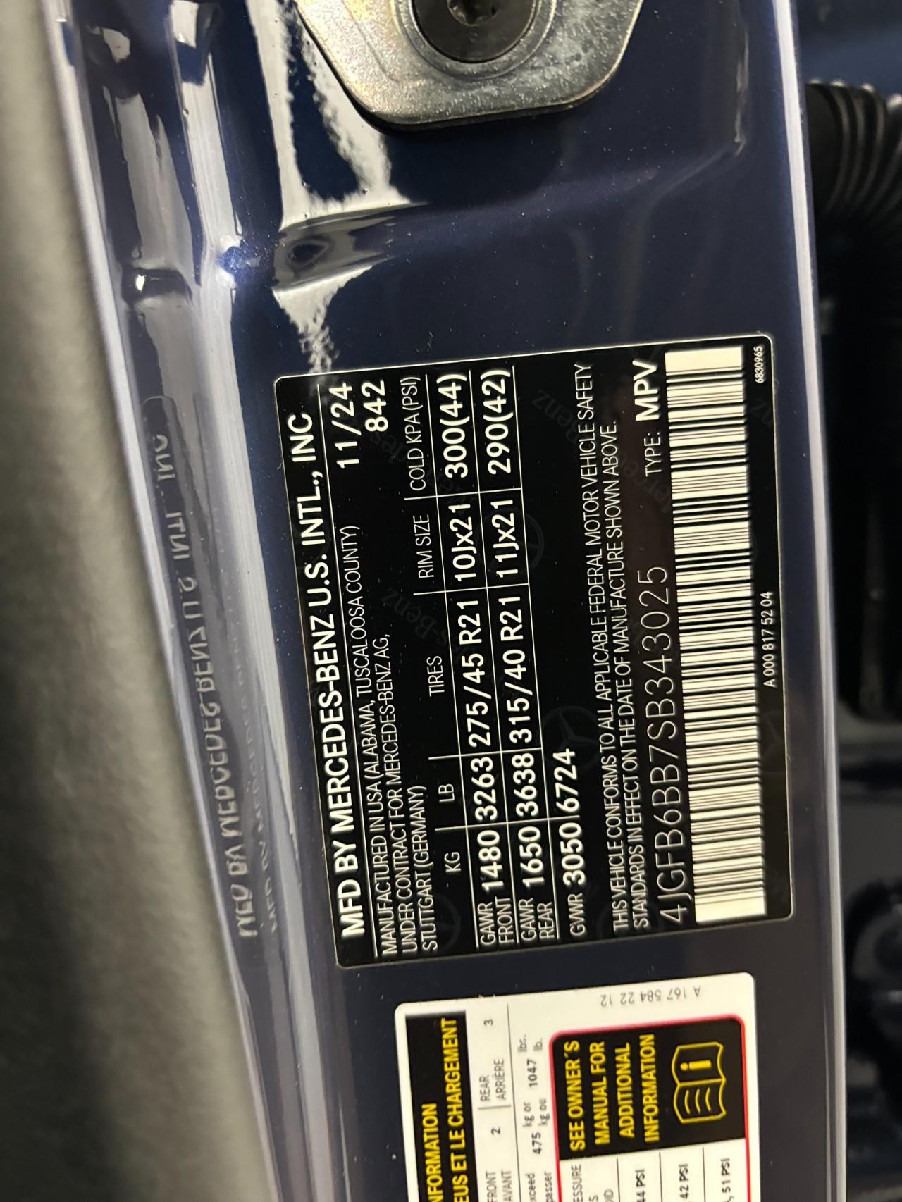 Mercedes-Benz GLE Vehicle Full-screen Gallery Image 43