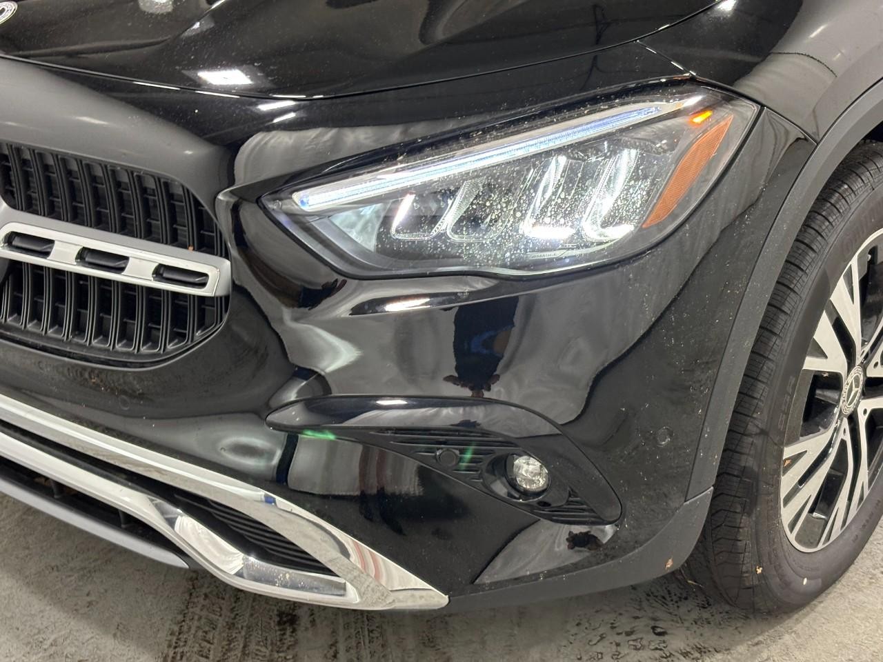 Mercedes-Benz GLA Vehicle Full-screen Gallery Image 9