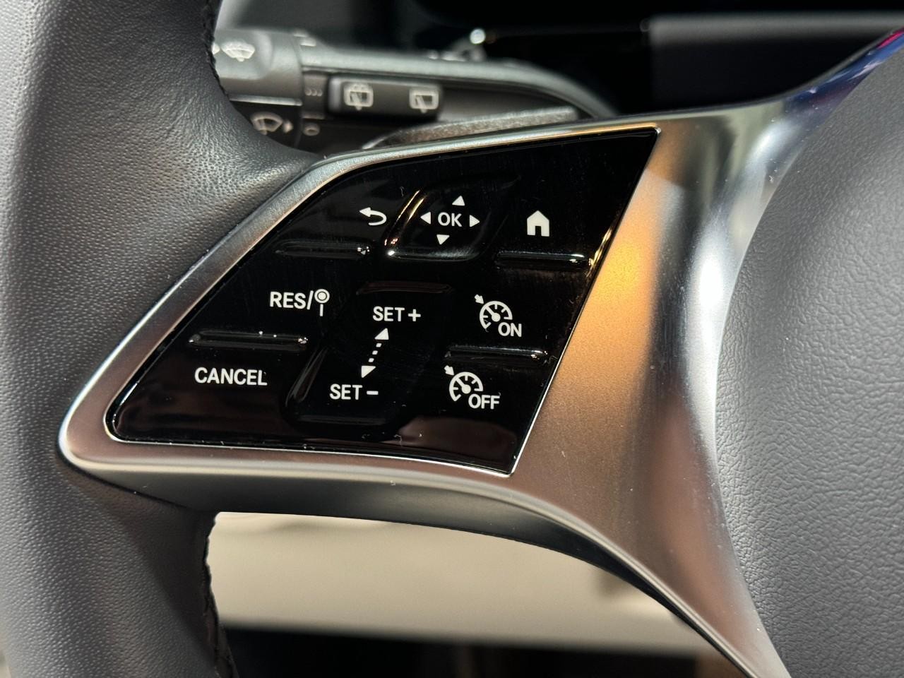 Mercedes-Benz GLA Vehicle Full-screen Gallery Image 31