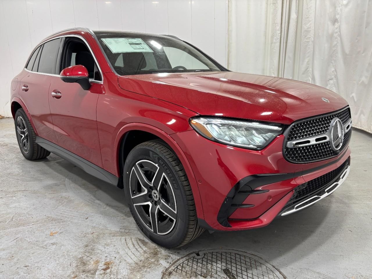 Mercedes-Benz GLC Vehicle Full-screen Gallery Image 6