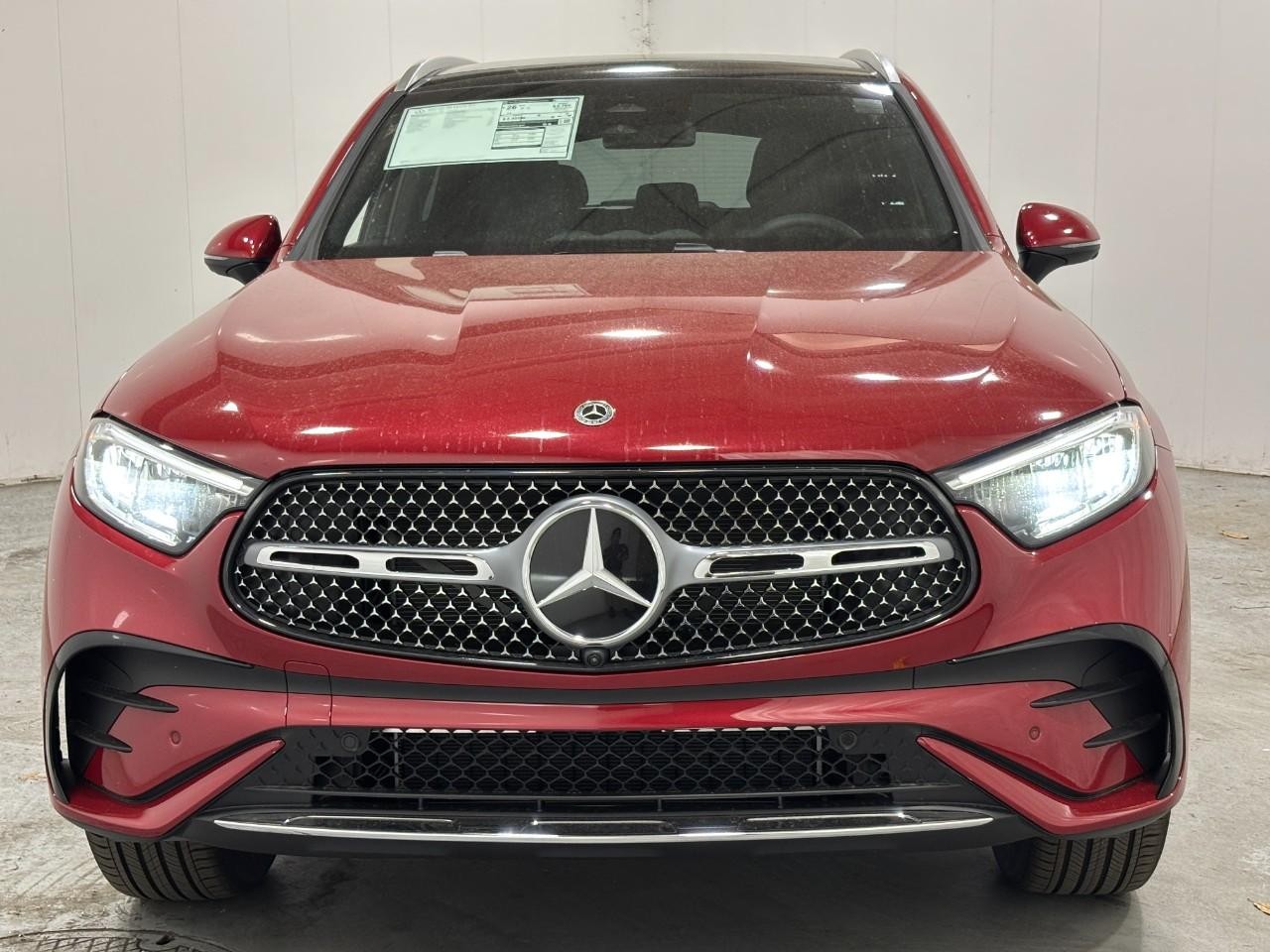 Mercedes-Benz GLC Vehicle Full-screen Gallery Image 7