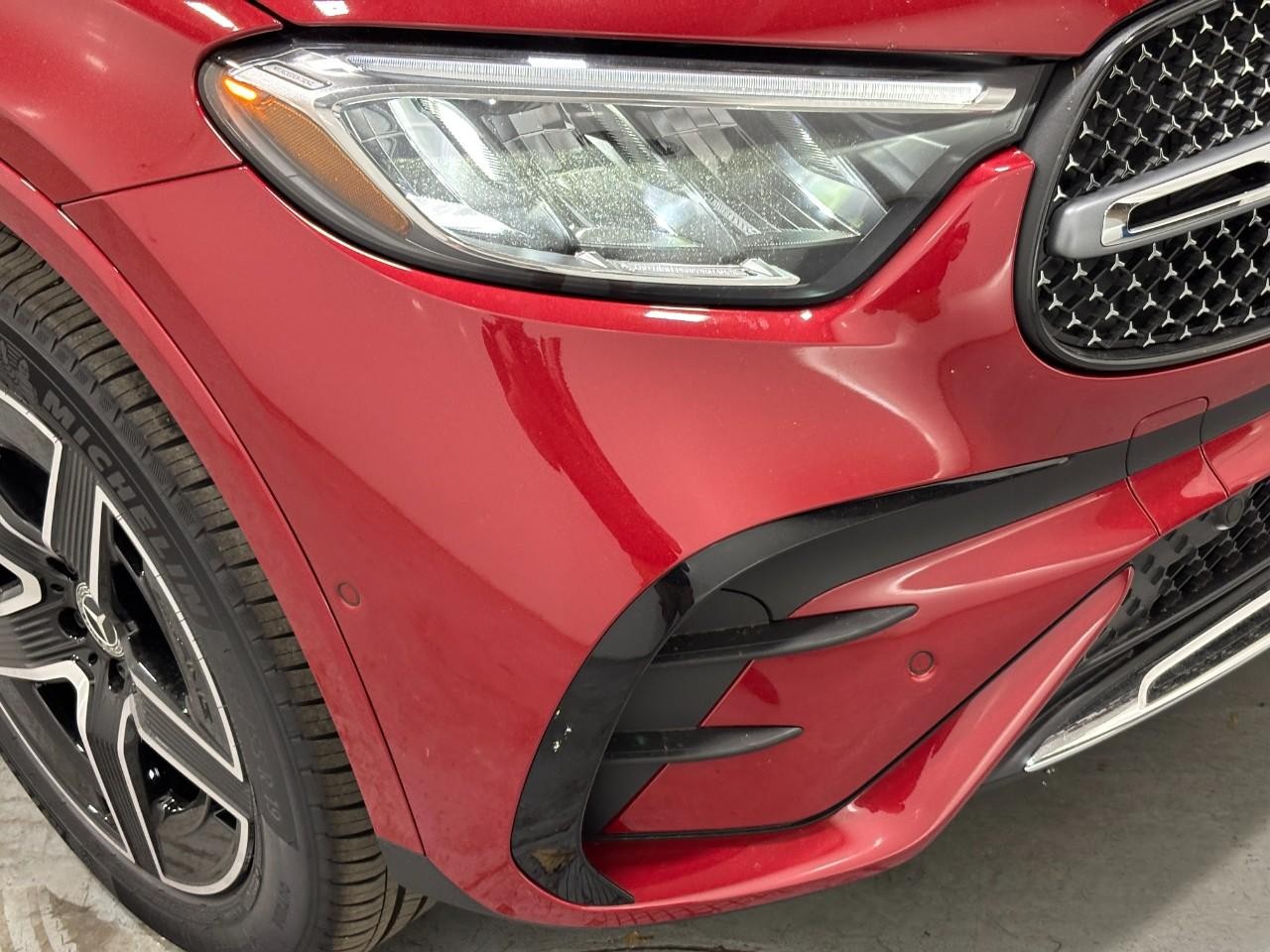 Mercedes-Benz GLC Vehicle Full-screen Gallery Image 8