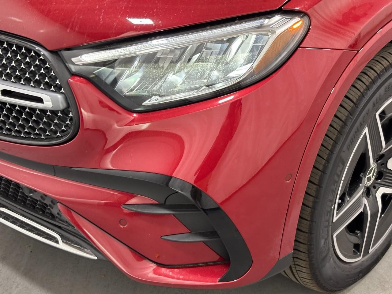 Mercedes-Benz GLC Vehicle Full-screen Gallery Image 9