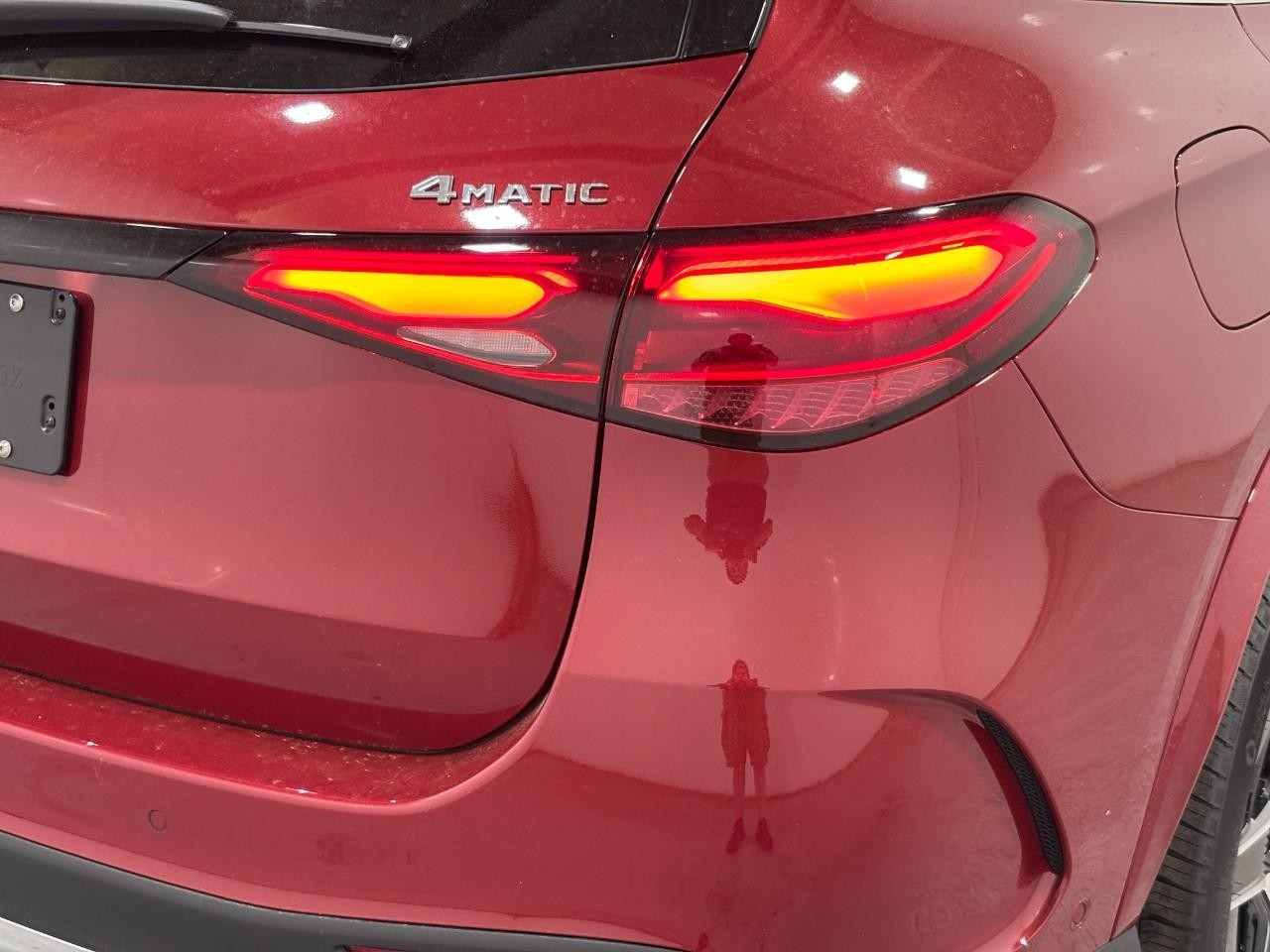 Mercedes-Benz GLC Vehicle Full-screen Gallery Image 12