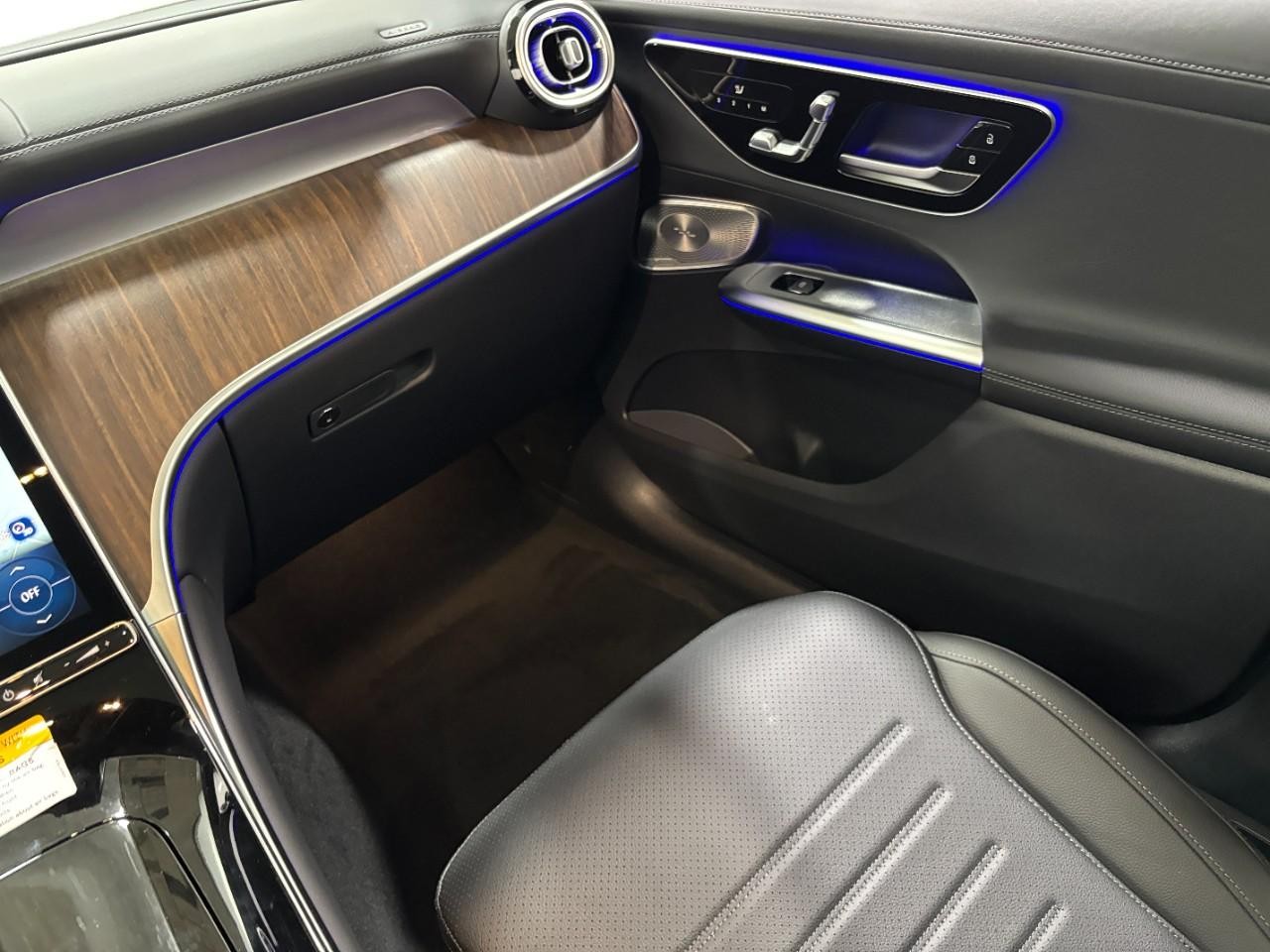 Mercedes-Benz GLC Vehicle Full-screen Gallery Image 19