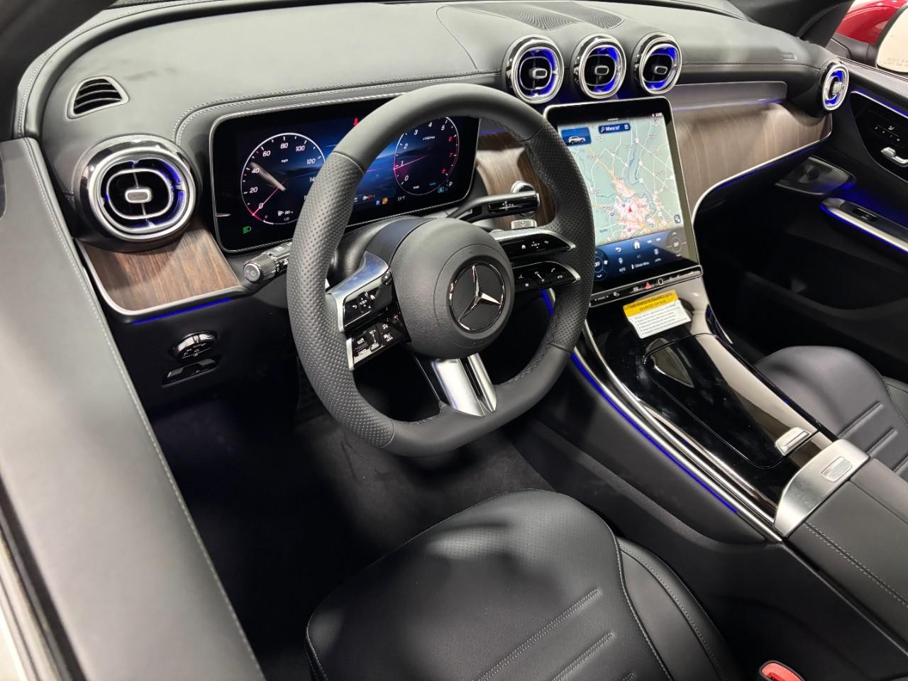 Mercedes-Benz GLC Vehicle Full-screen Gallery Image 20