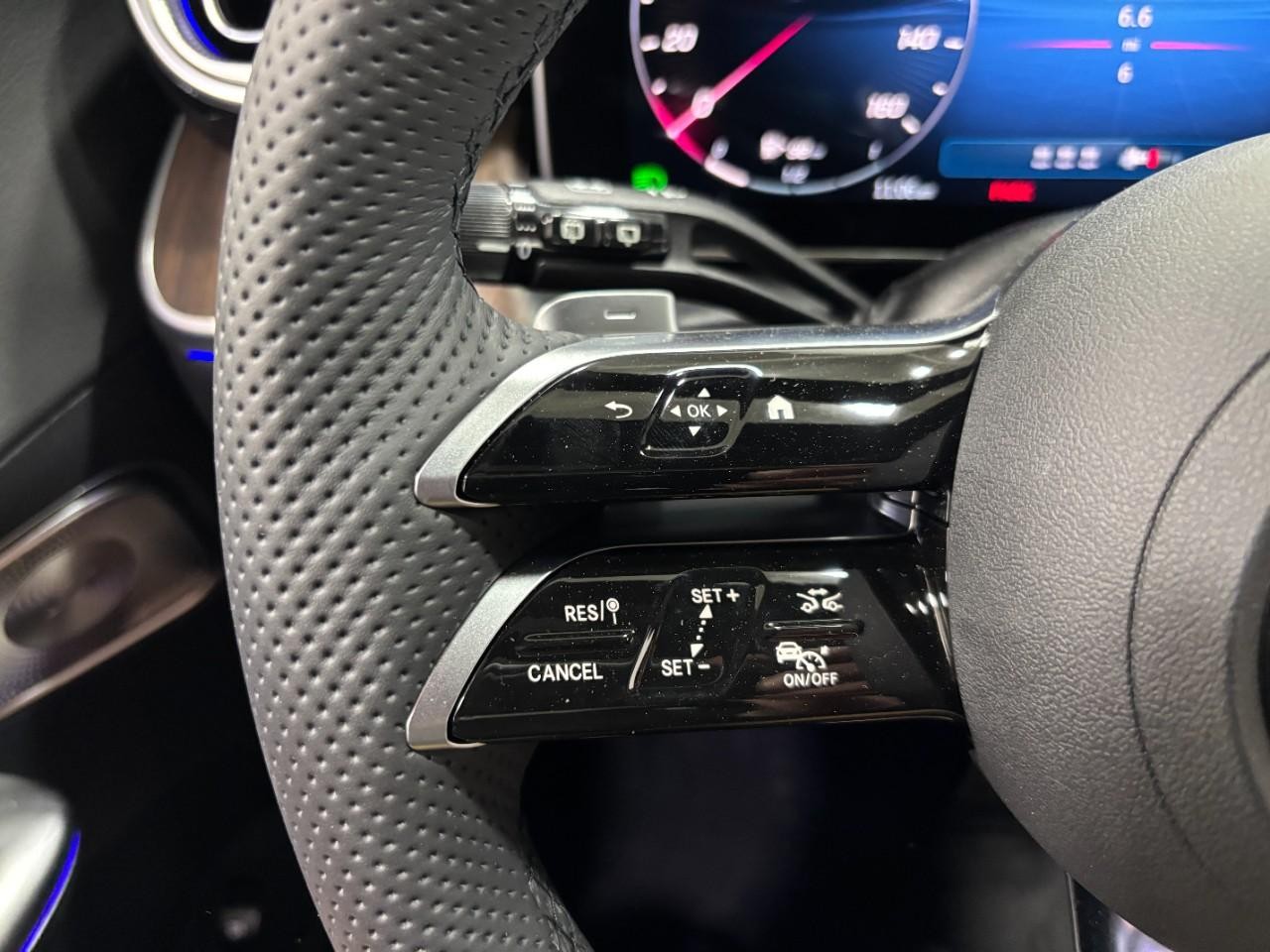 Mercedes-Benz GLC Vehicle Full-screen Gallery Image 21