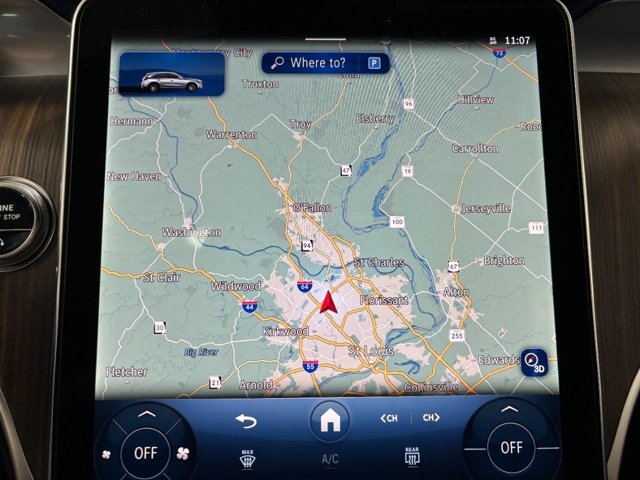 Mercedes-Benz GLC Vehicle Full-screen Gallery Image 25