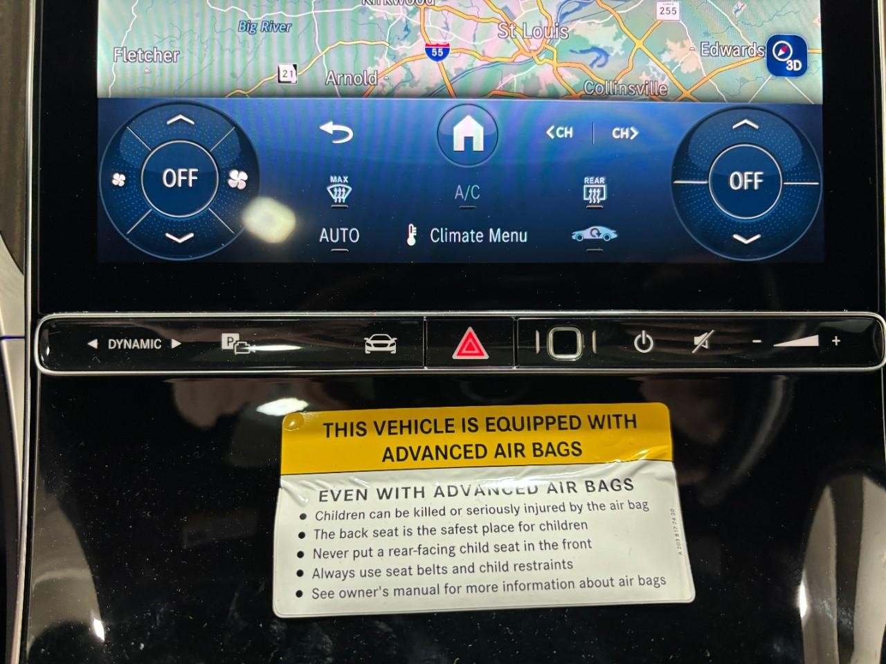 Mercedes-Benz GLC Vehicle Full-screen Gallery Image 27