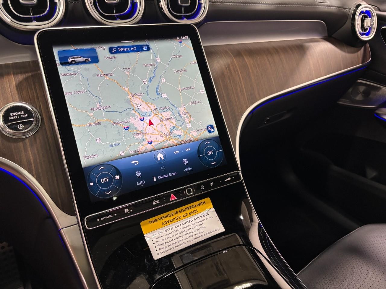 Mercedes-Benz GLC Vehicle Full-screen Gallery Image 28