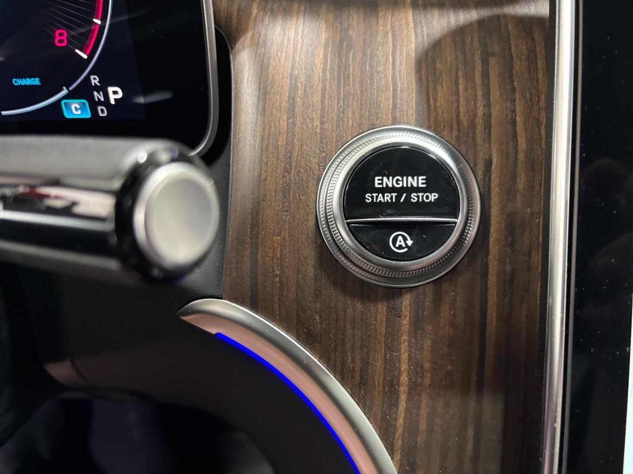 Mercedes-Benz GLC Vehicle Full-screen Gallery Image 29