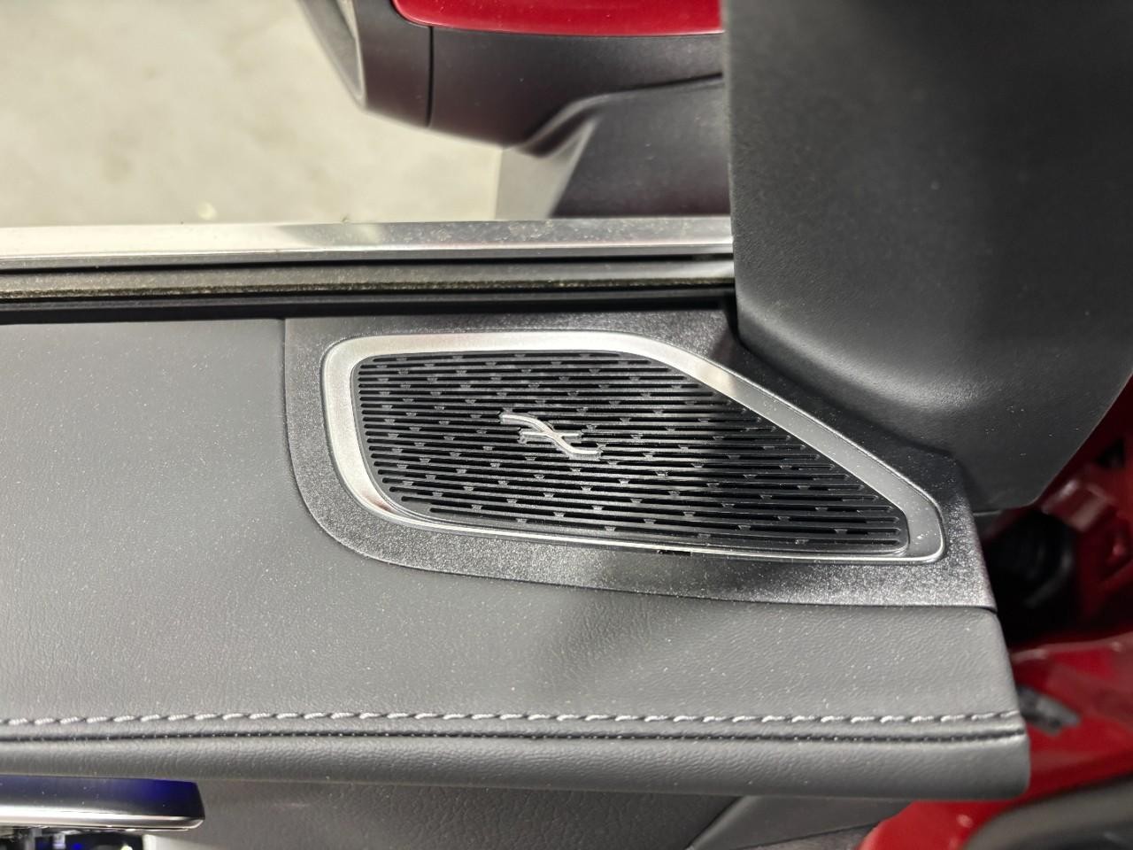 Mercedes-Benz GLC Vehicle Full-screen Gallery Image 31