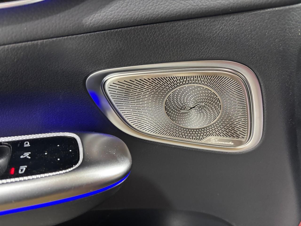 Mercedes-Benz GLC Vehicle Full-screen Gallery Image 35