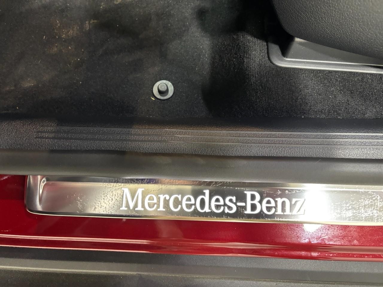 Mercedes-Benz GLC Vehicle Full-screen Gallery Image 36