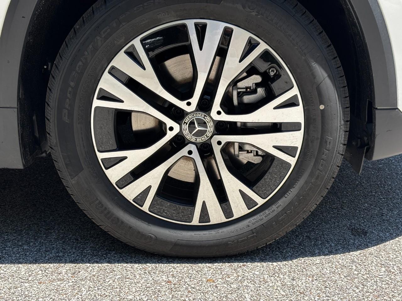 Mercedes-Benz GLA Vehicle Full-screen Gallery Image 5