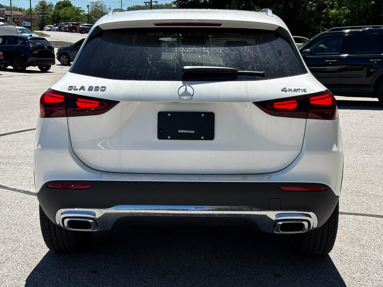 Mercedes-Benz GLA Vehicle Full-screen Gallery Image 10