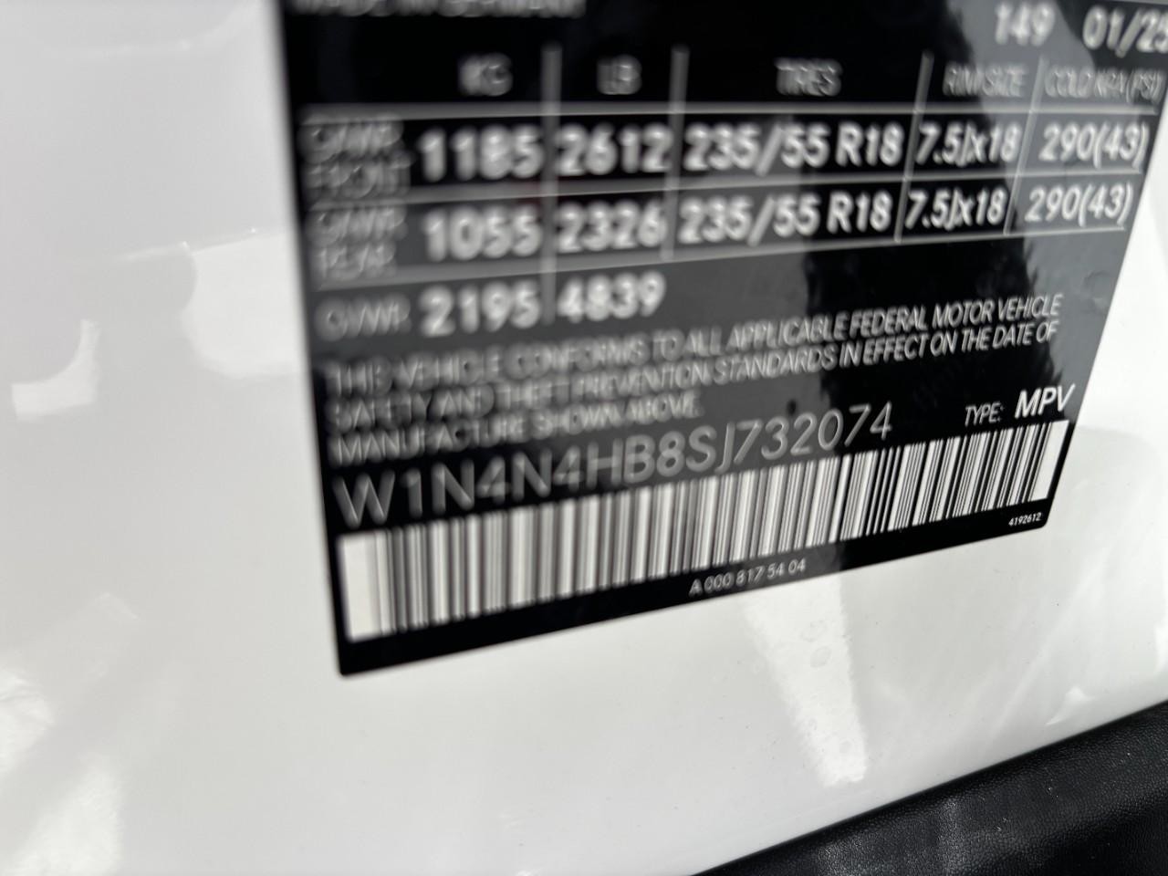 Mercedes-Benz GLA Vehicle Full-screen Gallery Image 42