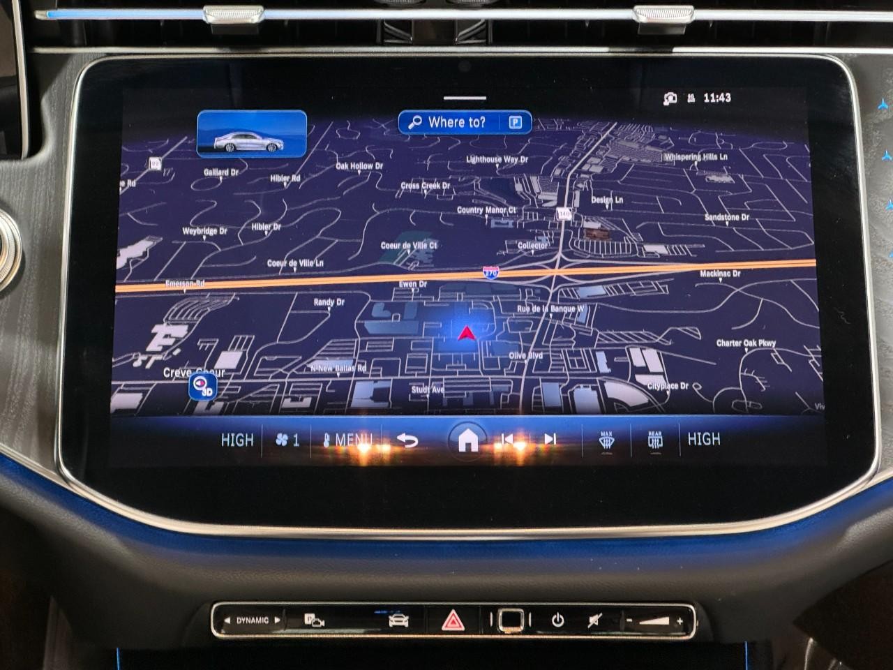 Mercedes-Benz E-Class Vehicle Full-screen Gallery Image 14