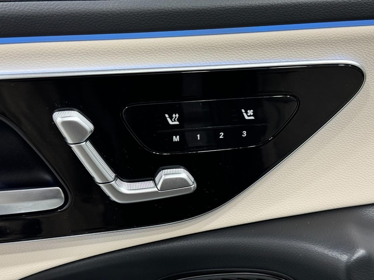 Mercedes-Benz E-Class Vehicle Full-screen Gallery Image 22