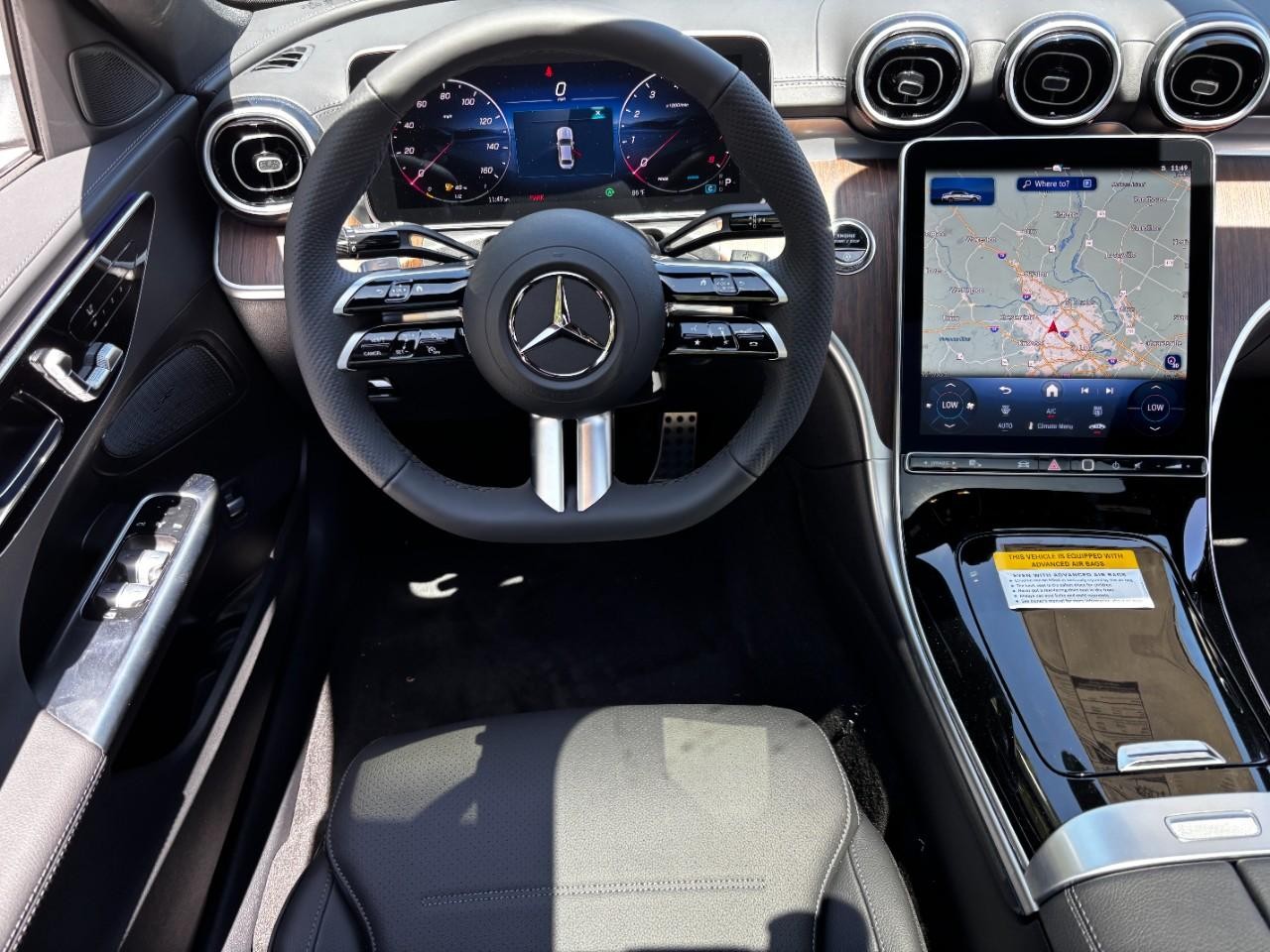 Mercedes-Benz C-Class Vehicle Full-screen Gallery Image 15