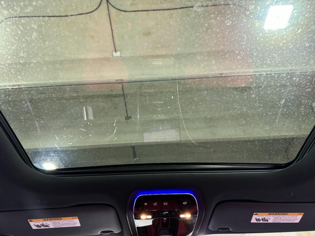 Mercedes-Benz C-Class Vehicle Full-screen Gallery Image 11