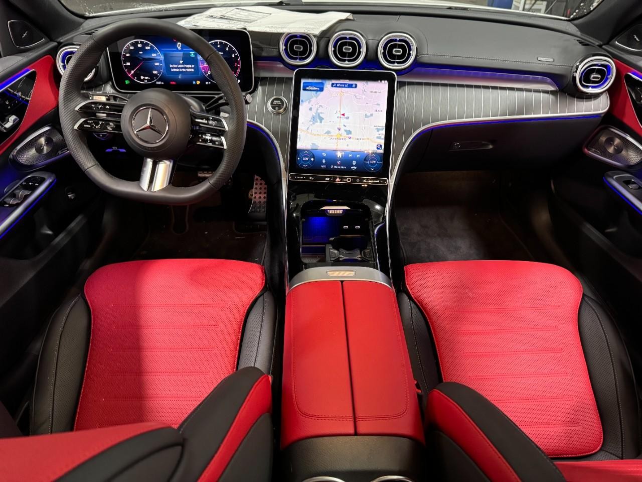 Mercedes-Benz C-Class Vehicle Full-screen Gallery Image 12