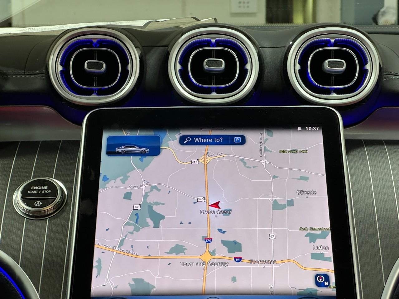 Mercedes-Benz C-Class Vehicle Full-screen Gallery Image 14