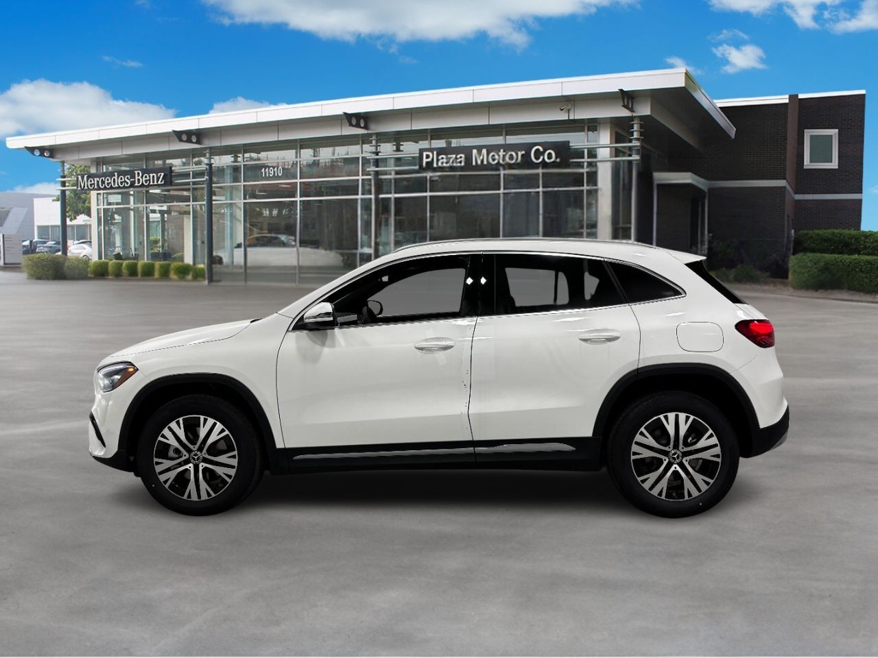 Mercedes-Benz GLA Vehicle Full-screen Gallery Image 2