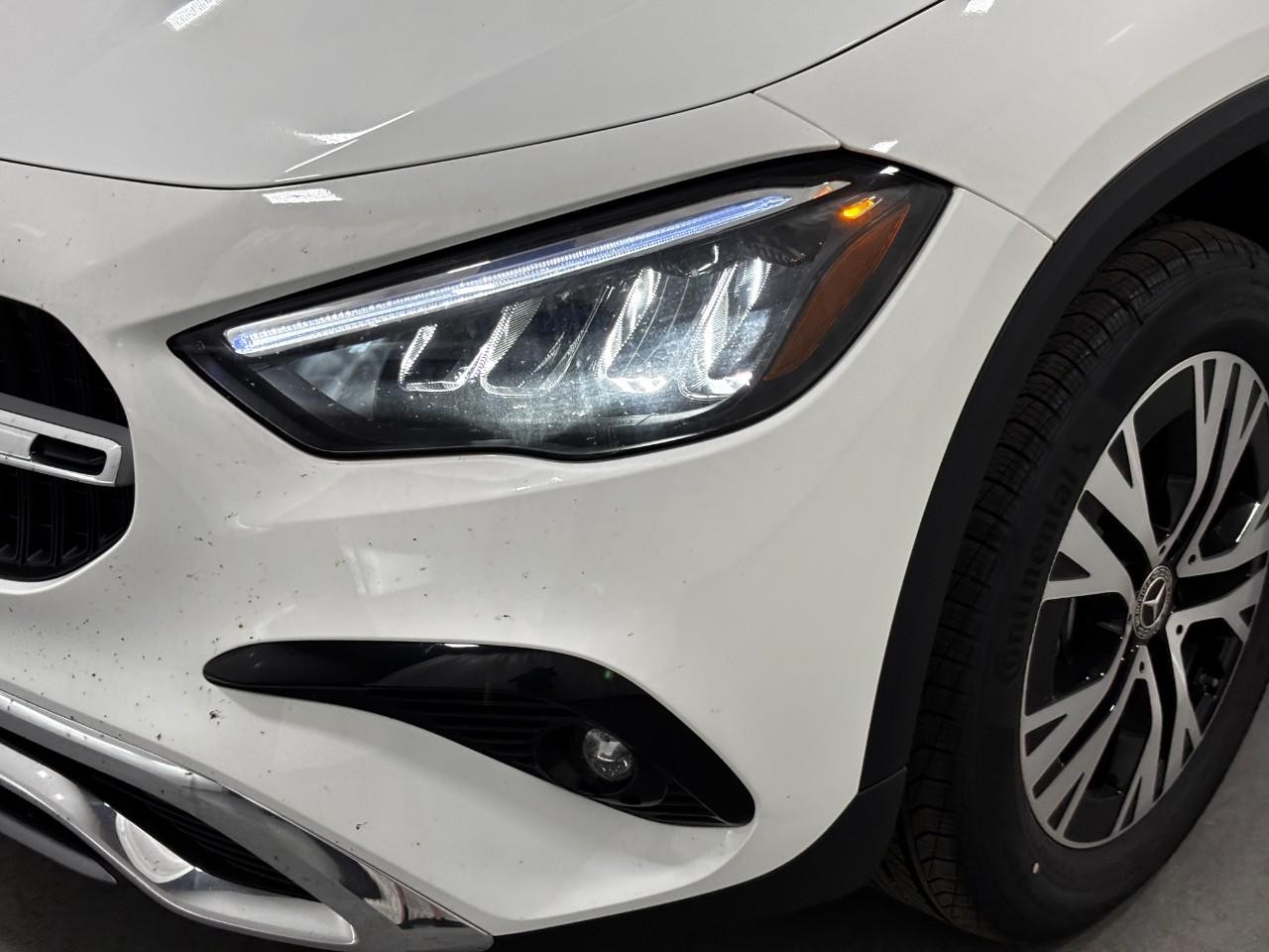 Mercedes-Benz GLA Vehicle Full-screen Gallery Image 9