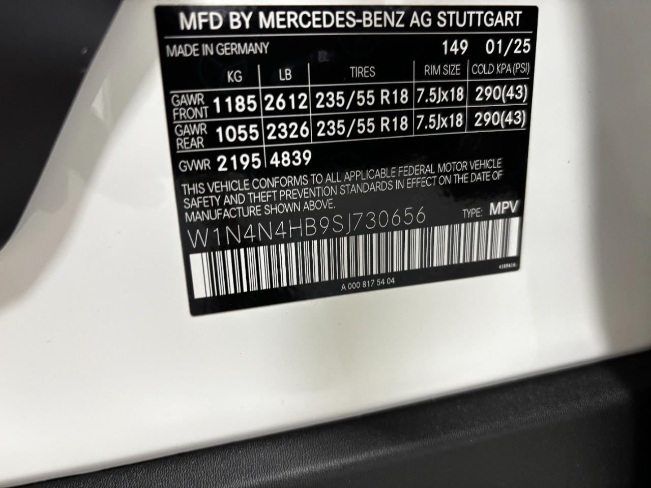 Mercedes-Benz GLA Vehicle Full-screen Gallery Image 41