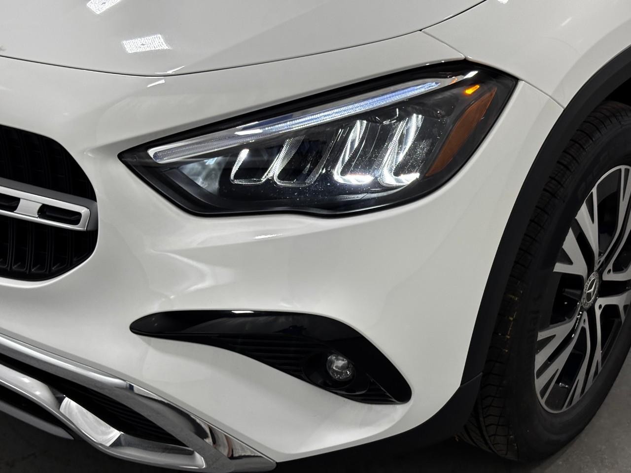 Mercedes-Benz GLA Vehicle Full-screen Gallery Image 9