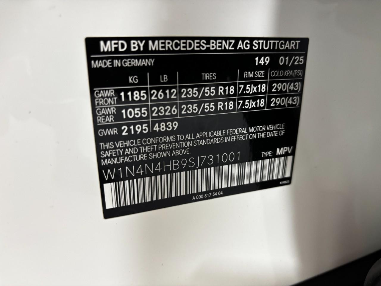 Mercedes-Benz GLA Vehicle Full-screen Gallery Image 40