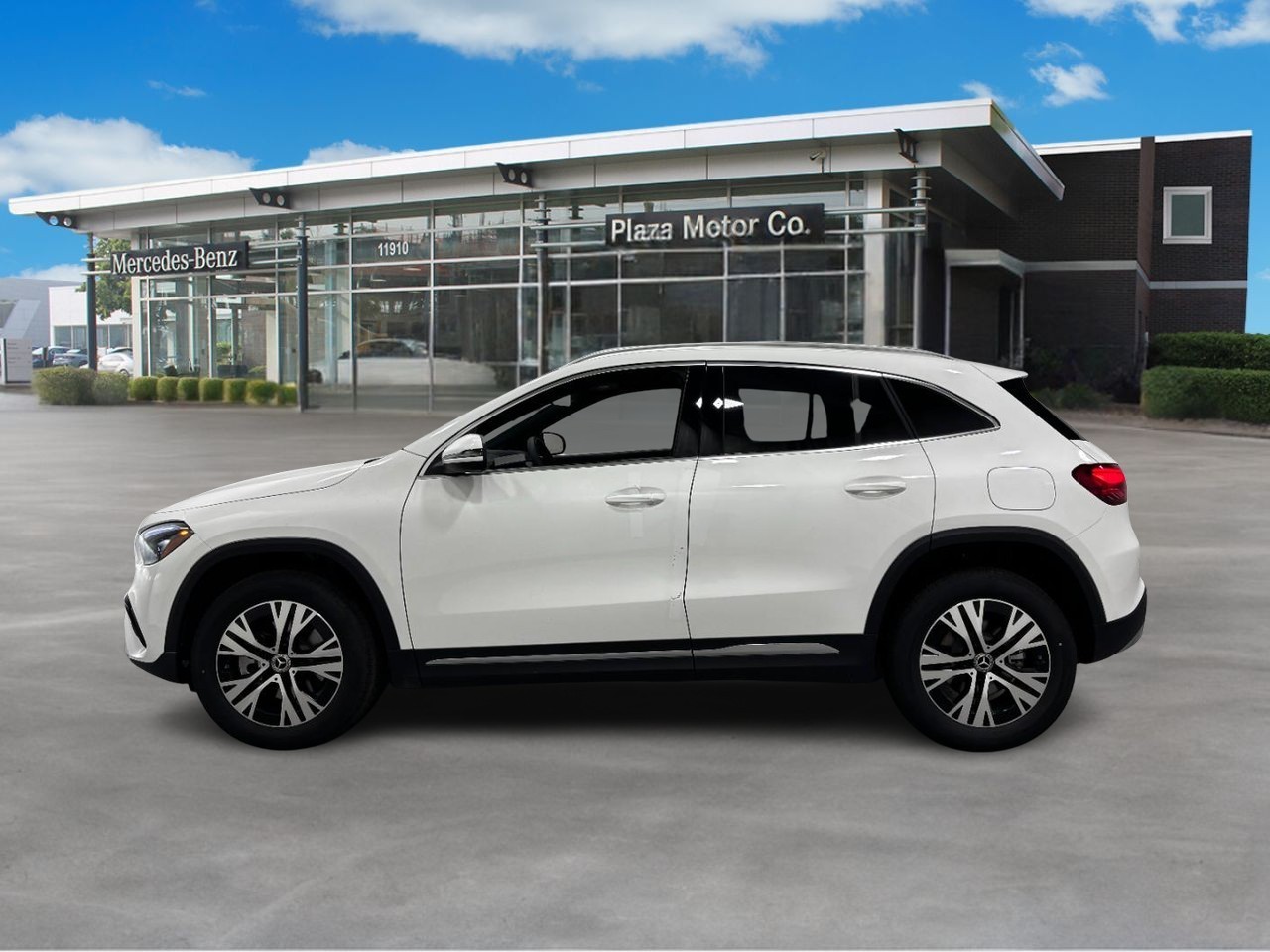 Mercedes-Benz GLA Vehicle Full-screen Gallery Image 2