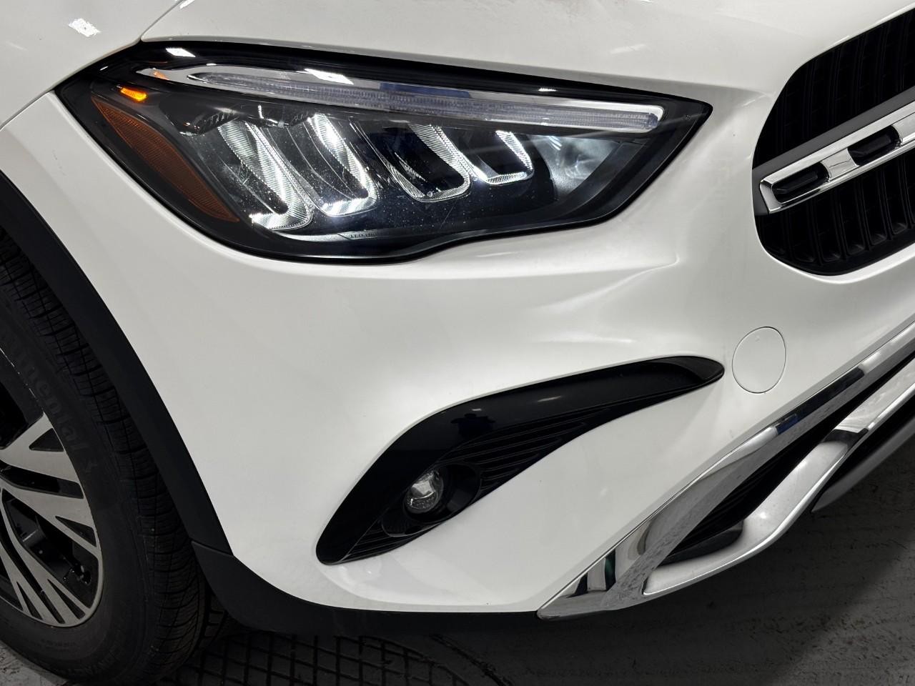 Mercedes-Benz GLA Vehicle Full-screen Gallery Image 8