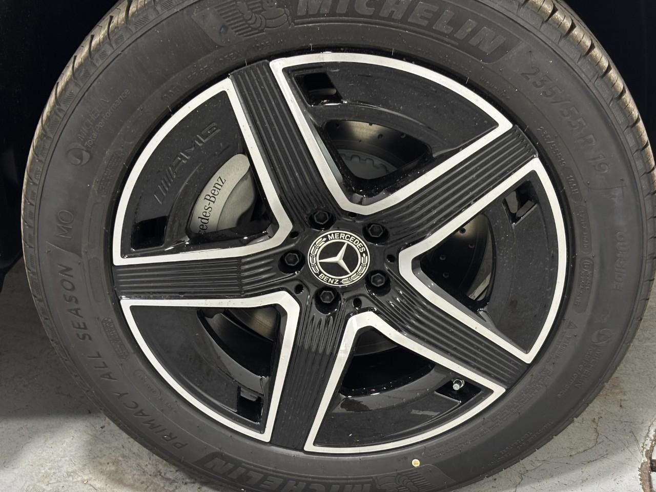 Mercedes-Benz GLC Vehicle Full-screen Gallery Image 5