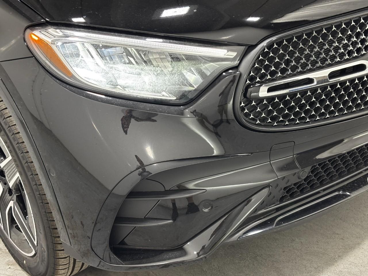 Mercedes-Benz GLC Vehicle Full-screen Gallery Image 8