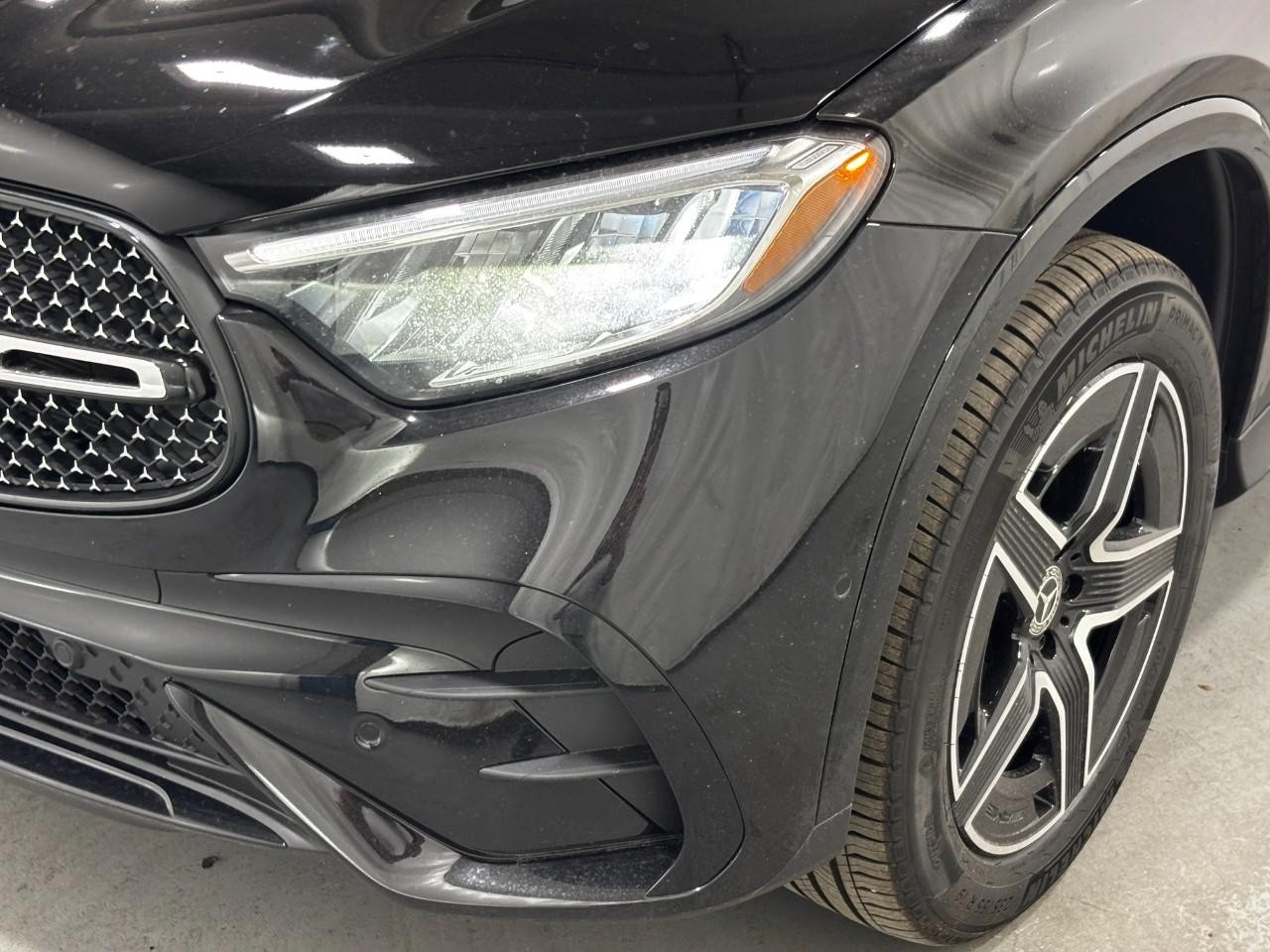 Mercedes-Benz GLC Vehicle Full-screen Gallery Image 9